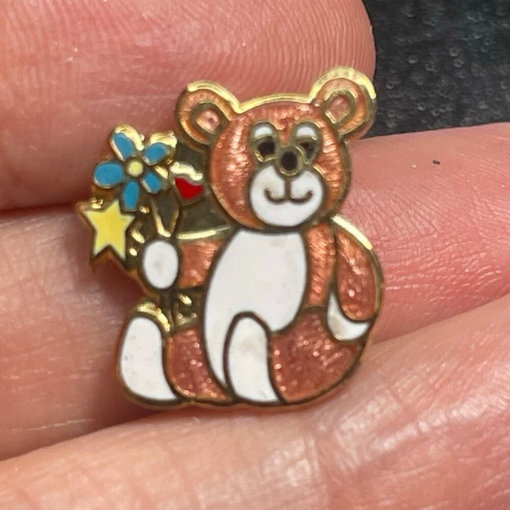 Vtg Teddy Bear with Bouquet 1984 IFS Gold Tone Colorful Enamel Tack Pin